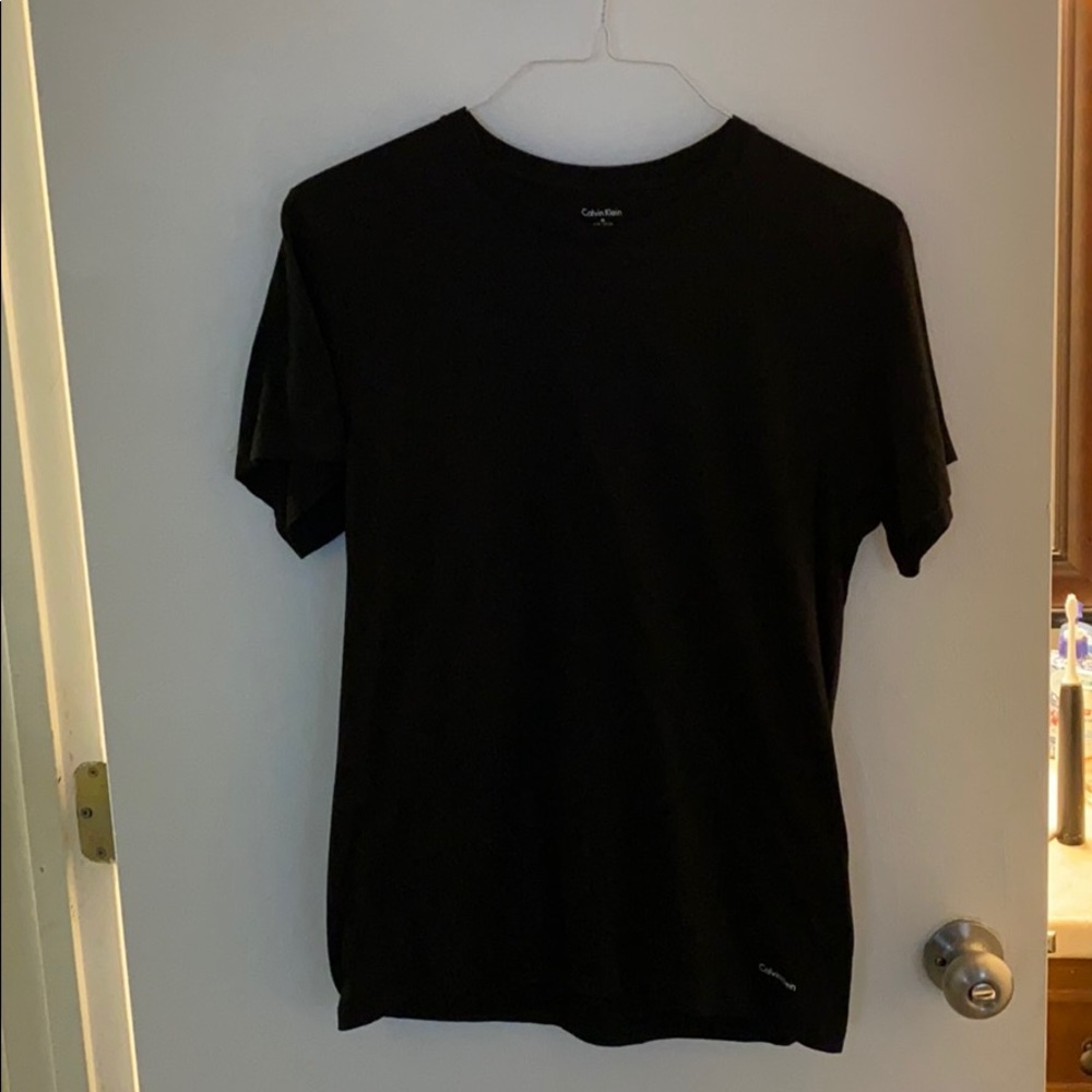 A black Calvin Klein short sleeve T